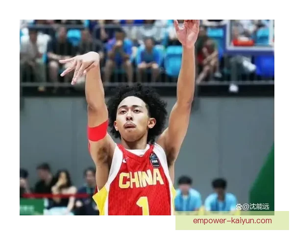 中国男篮新赛季首战逆转胜利，年轻球员表现引发热议